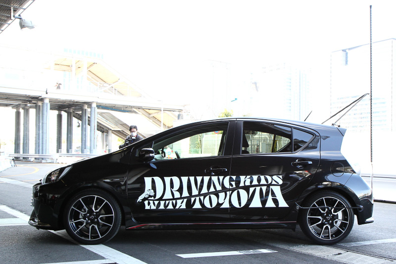 比較試乗のために用意されたのは、ノーマルのアクアとG'sシリーズの最新モデル「アクア G's」。アクア G'sには計測用のセンサー類が取り付けられているほか、リアバンパーに「LEDバーサライト」を装備している