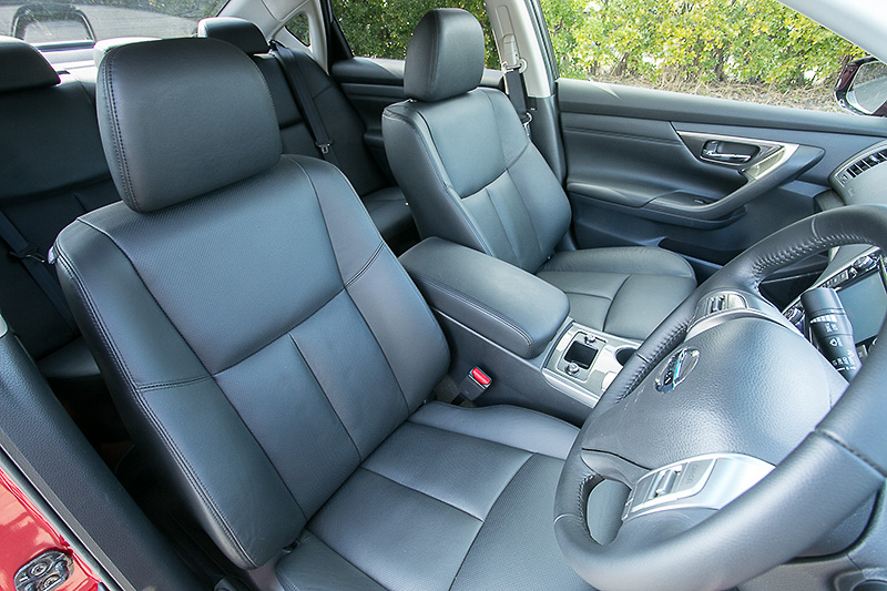 本革シート車は「前席エアコンディショニングシート」を備える