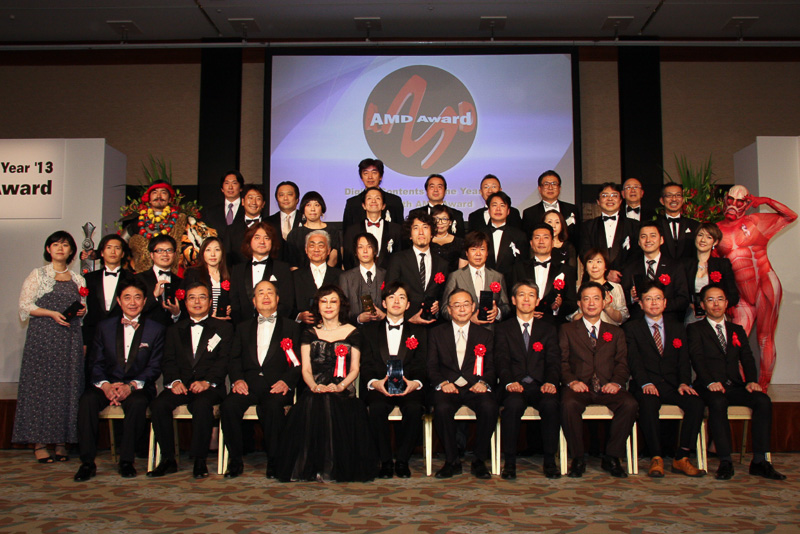 授与式後に行われた登壇者などによるフォトセッション