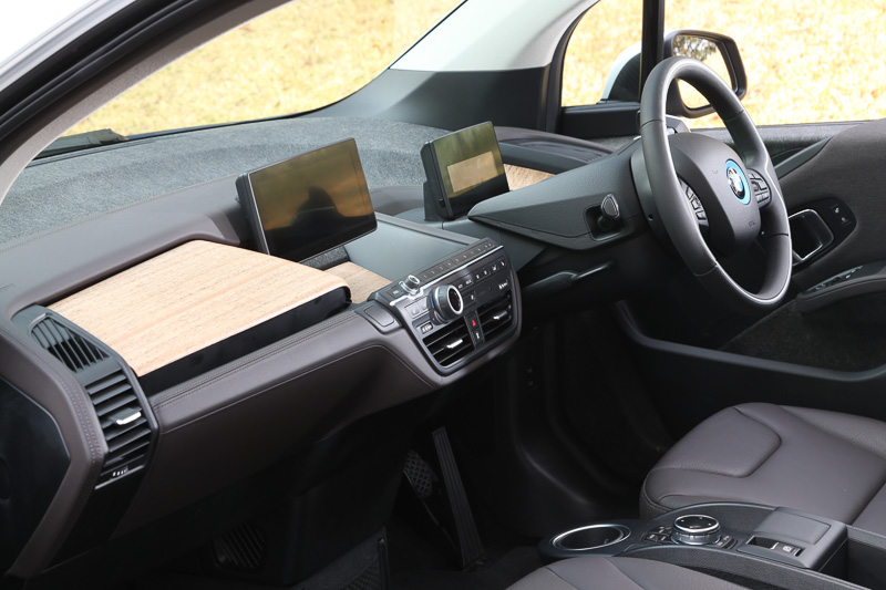 ケナフなどの自然素材を多数用いるインテリア