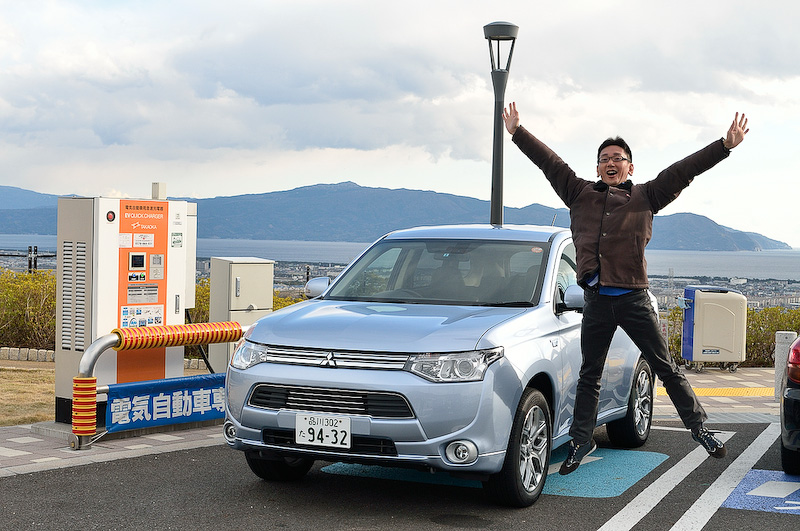 1回目の休憩場所は新東名高速 駿河湾沼津SA。今回主に走行した新東名では駿河湾沼津SAのほか静岡SA、浜松SAの上下線に急速充電スタンドが設置される。そのほかにも東北道、常磐道、関越道、東名高速、中央道、名神高速といった主要な高速道路のSA/PA（パーキングエリア）にも急速充電スタンドが設置されていて、電気自動車を含め遠出の際の利便性が向上してきていることが伺える