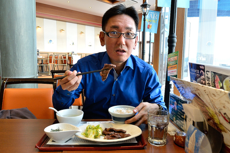 続いて牛タン専門店しおやの「しおや定食」も食す。牛タン、柔らかいっす。ボリュームもあり満足満足……