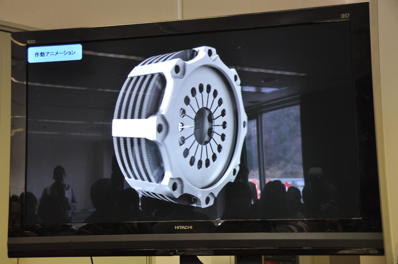 説明会の冒頭流されたビデオ。ZF製カーボンレーシングクラッチの構造がよく分かる