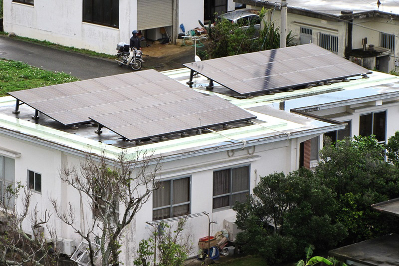 宮古島市では一般家庭でもソーラーパネルの普及率が高い