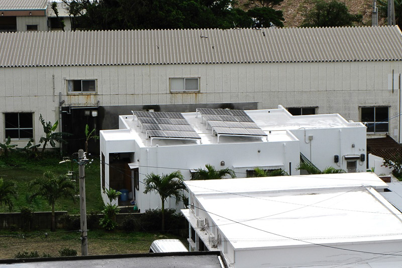 宮古島市では一般家庭でもソーラーパネルの普及率が高い