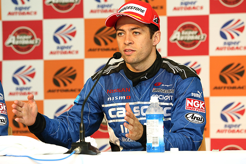 レース後の記者会見に臨んだGT500クラス優勝の安田裕信選手（写真左）とジョアオ・パオロ・デ・オリベイラ選手（写真右）