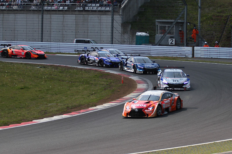 10位の6号車の後方にホンダ勢が5台つながった