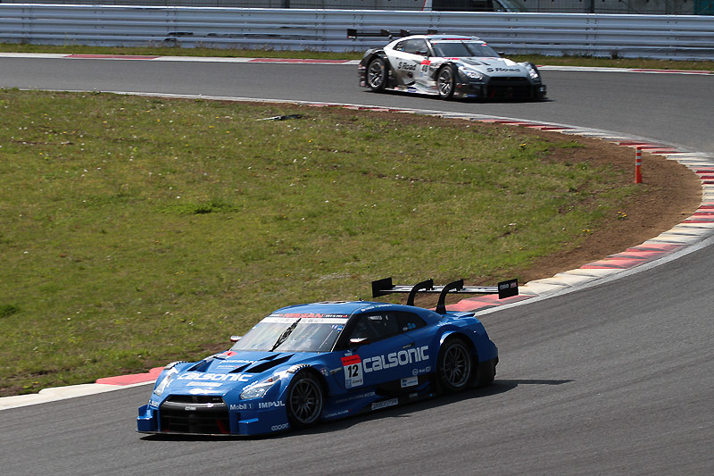 12号車が序盤から後方を引き離した