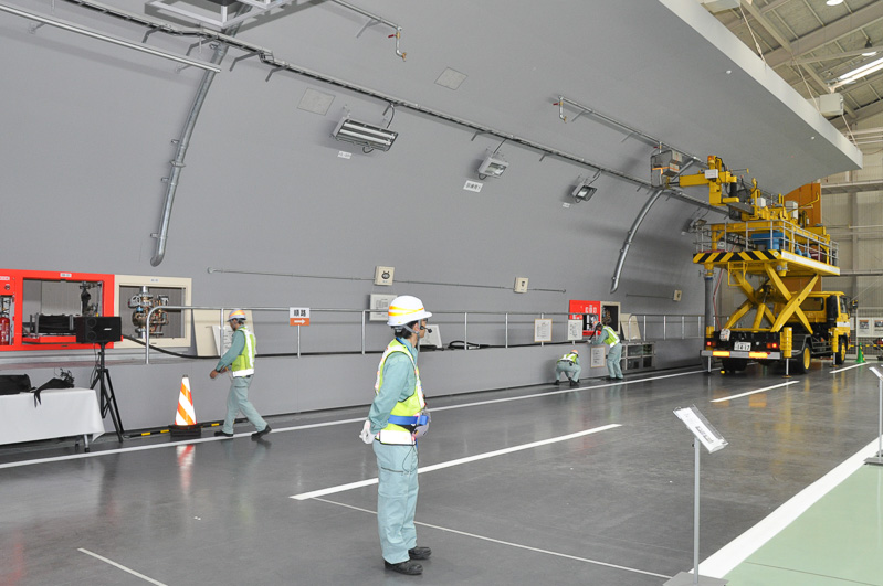 高速道路のトンネルが再現された「E-MAC（イーマック）技術研修センター」