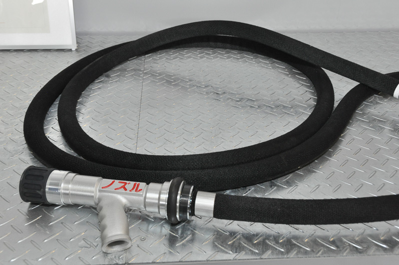 新型の消火栓。消火ノズルが軽量化されている