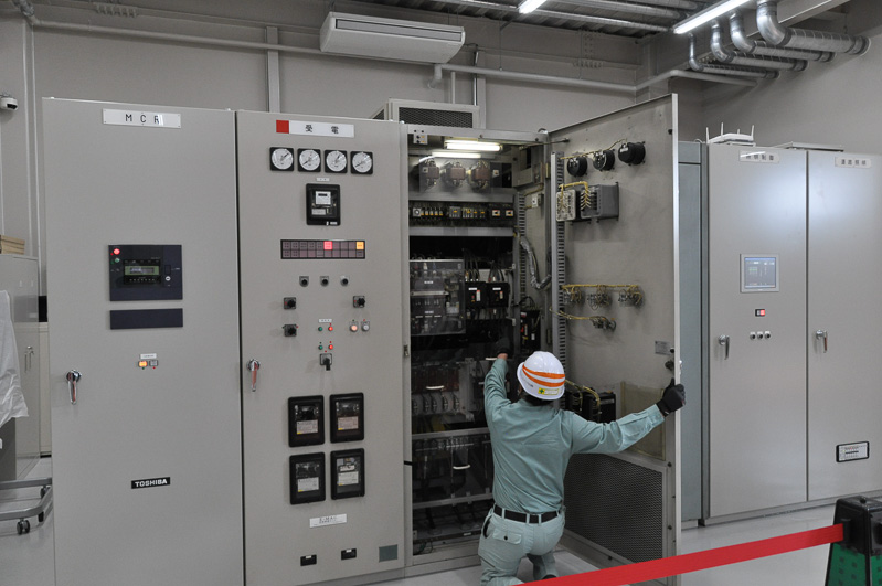 図面を見て配線を追いながら故障個所を探り当てていく