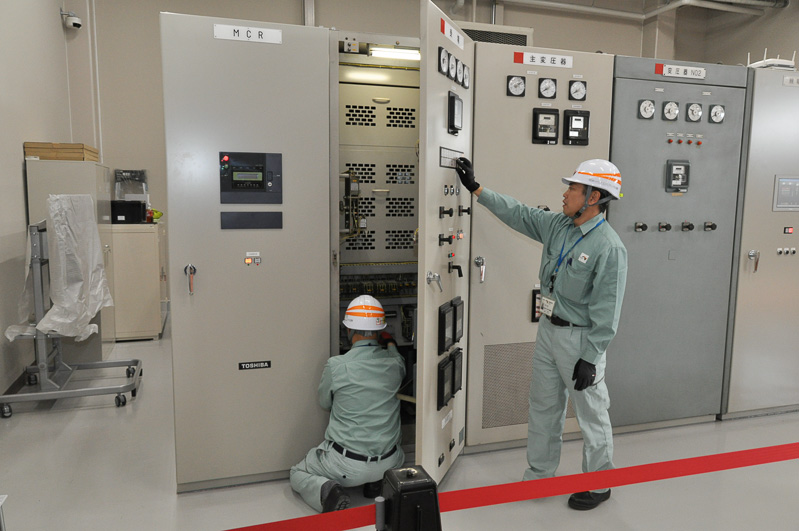 図面を見て配線を追いながら故障個所を探り当てていく