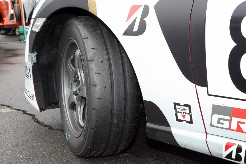 新兵器「ポテンザ RE-11A 4.0」を第4戦から投入。ドライ志向の強いハイグリップタイヤだ