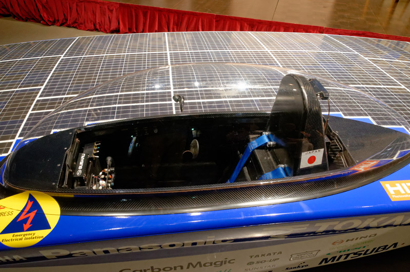 会場に展示されていた東海大学製作の2013年型ソーラーカー「Tokai Challenger」