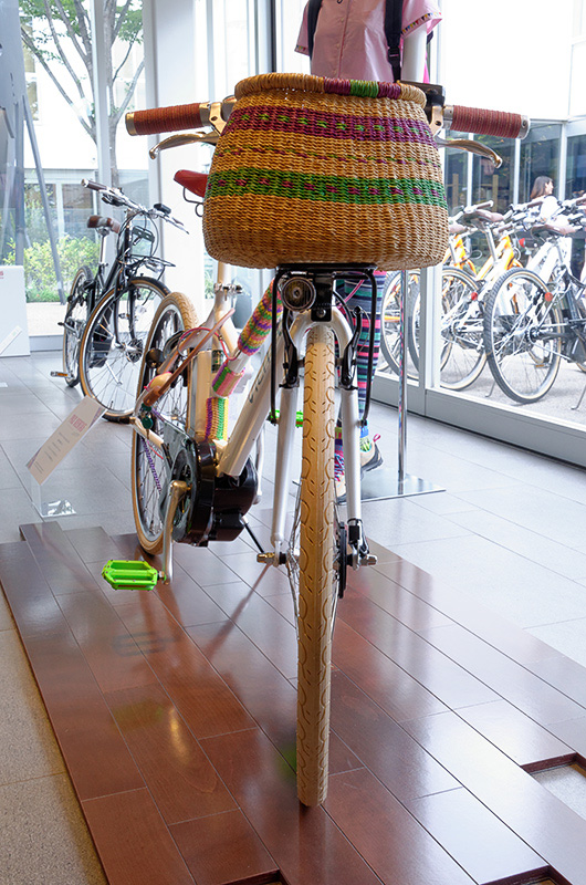 同社社員がPAS VIENTA5をカスタムした参考出品モデル。カスタム費用はおよそ5万円ほどとのこと