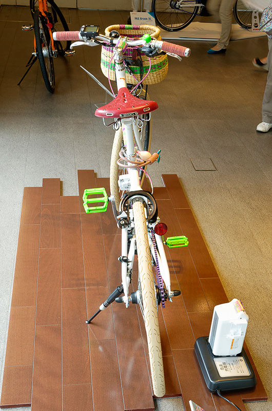 同社社員がPAS VIENTA5をカスタムした参考出品モデル。カスタム費用はおよそ5万円ほどとのこと