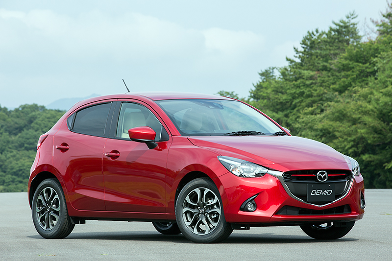 ボディーサイズは、2WD（FF）で4060×1695×1500mm（全長×全幅×全高）。1.5リッターディーゼル、1.3リッターガソリンともに4WDが用意され、全高が25mmアップの1525mmとなる。写真は2WDモデル