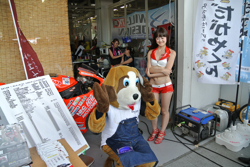 ナンバー51、SAK・モトキッズICU 中日本自動車短大CSS獺RTのパドック。どちらもかわいい