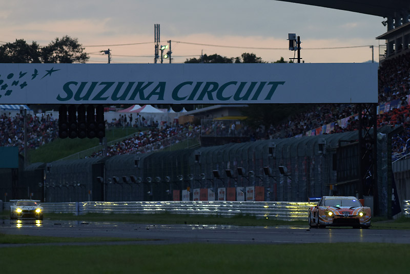 終盤2位の31号車に3位の7号車が接近した