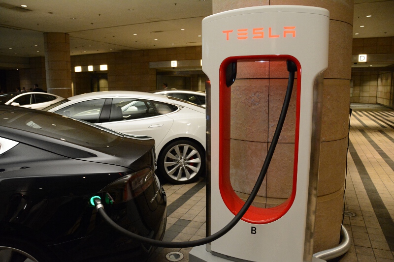 充電中のモデルS