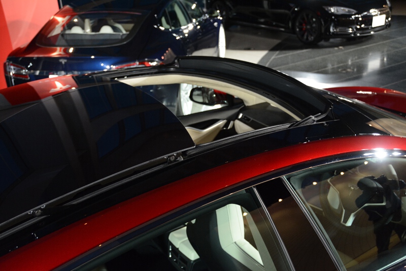 オプションのパノラミックルーフを装備する