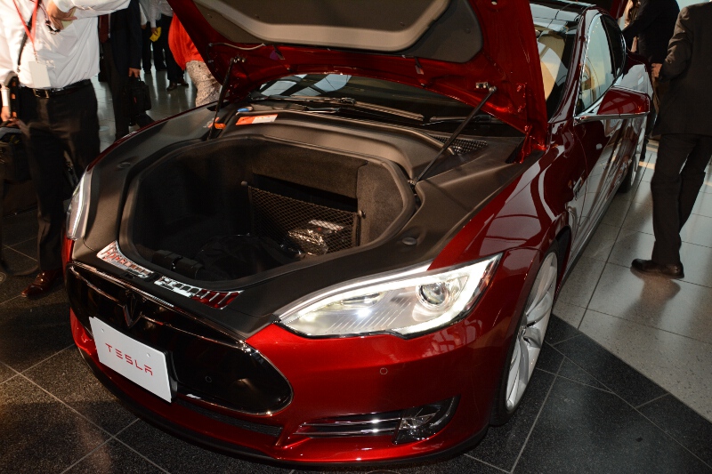 EVのためエンジンは非搭載。フロントはラゲッジスペースとなっている