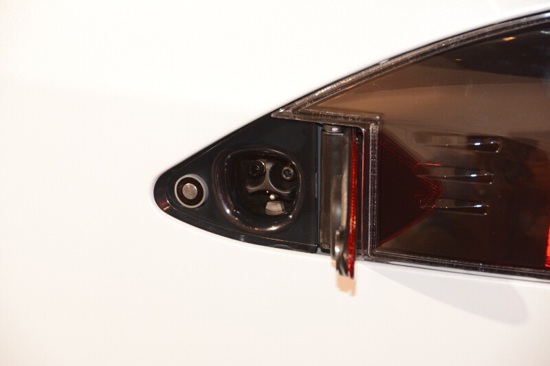 充電ソケットは左後方にある