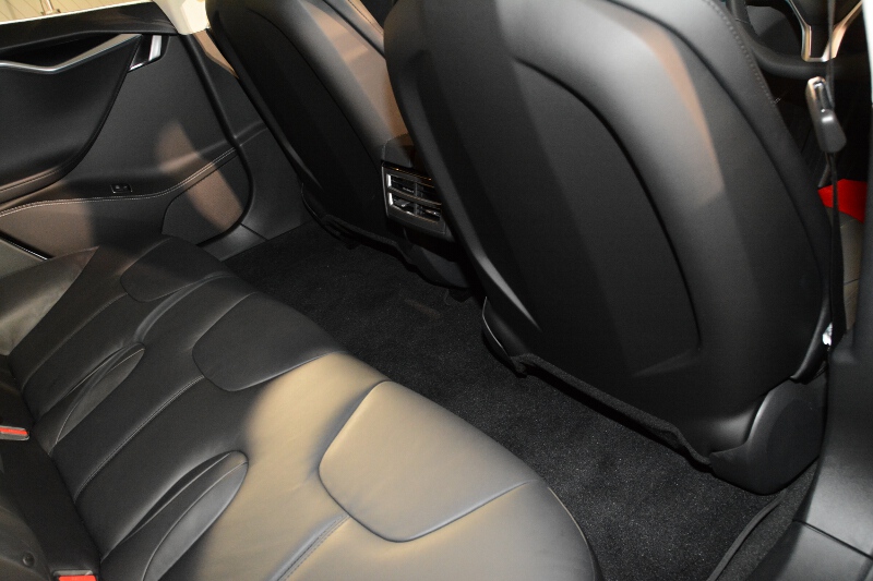 リアシート足元もフラット