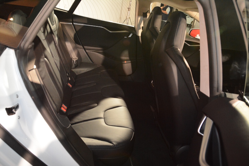 リアシート足元もフラット