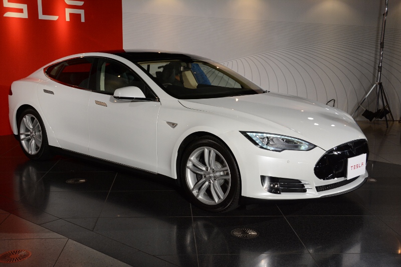 モデルS、ボディーカラーはパールホワイト