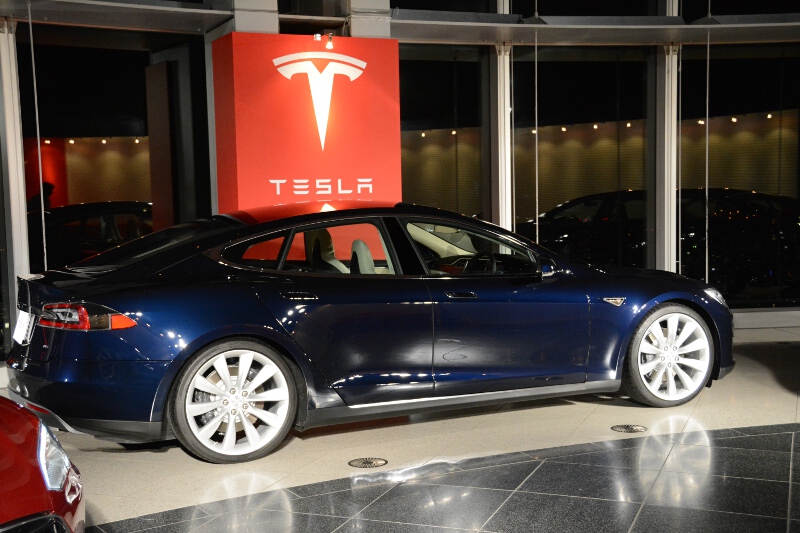 モデルS、ボディーカラーはブルー