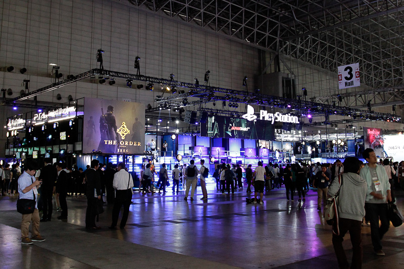 プレイステーションにはレースゲームの新作がなく、今回はGT6を含めてレースゲームの展示はなかった