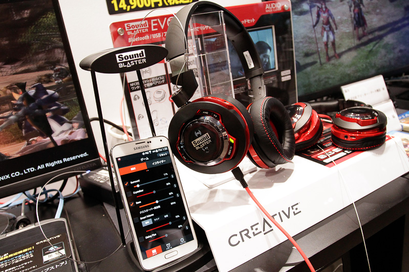 Bluetooth接続のヘッドフォンを使えば、スマホやタブレットのゲームを高音質で楽しめる。アプリから音質を細かく調整でき、ペアリングにはNFCも利用できる