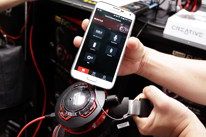 Bluetooth接続のヘッドフォンを使えば、スマホやタブレットのゲームを高音質で楽しめる。アプリから音質を細かく調整でき、ペアリングにはNFCも利用できる