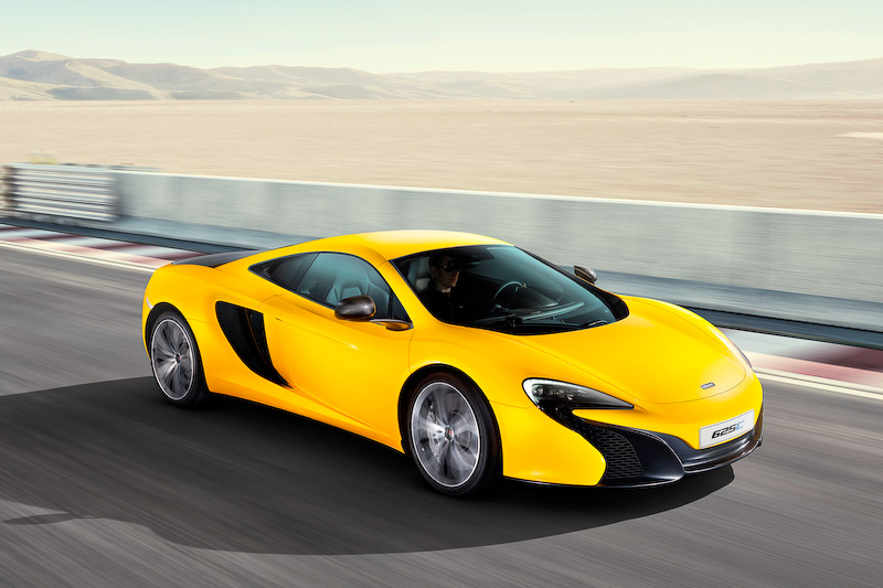 625Cが搭載するV型8気筒3.8リッターツインターボエンジンは、最高出力625PS/7250rpm、最大トルク610Nm/3000-7000rpmを発生