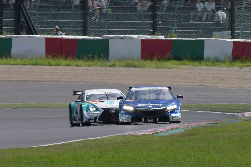 GT500クラスのトップ争いの証拠写真