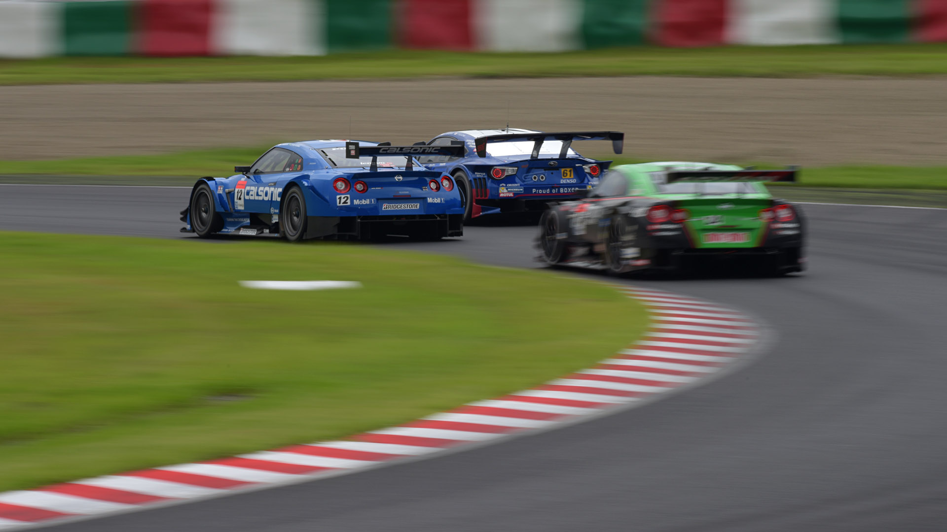 シャッター速度1/30秒で撮影。マシンをもう少し前に置きたかった