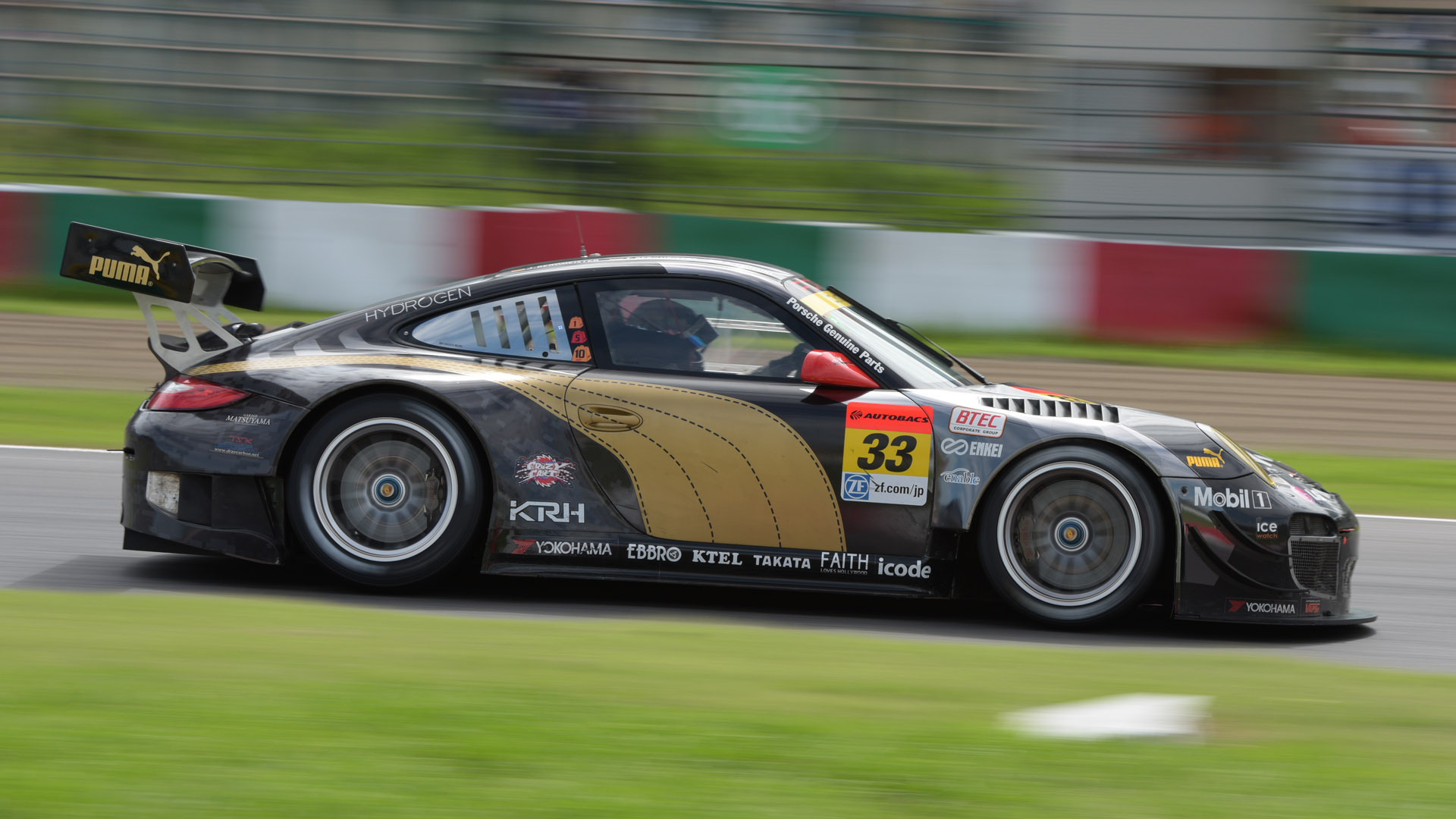 逆バンクのイン側からバリエーションを増やしながら撮影