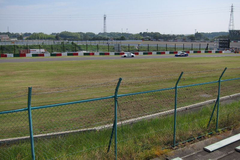 2コーナーからS字に向かう短いストレートが目の前に広がる