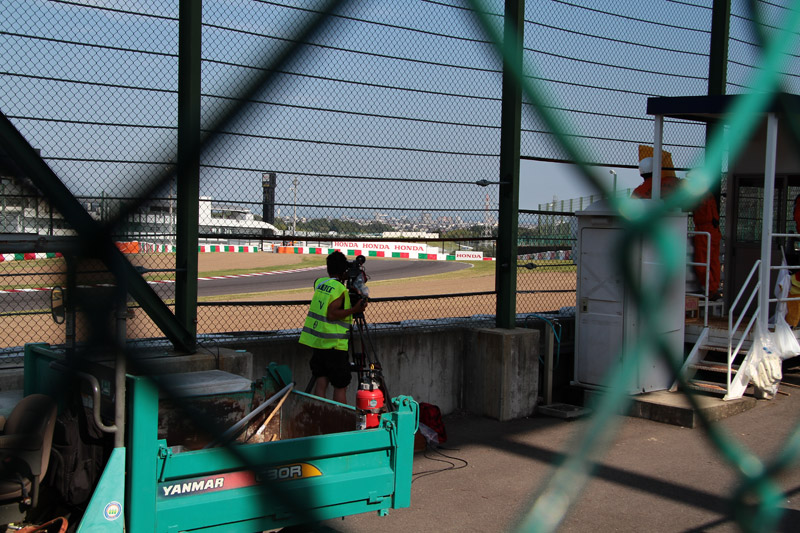 カメラホールは3個所。中央のカメラホールはTV中継用のカメラが設置されることがある