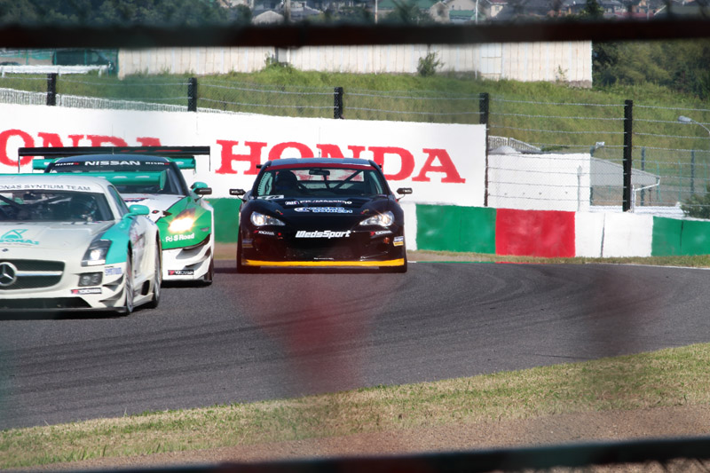 絞り込むと金網が写り込むので注意が必要。比較用にf20に絞り込み撮影。シャッター速度を落としたいときはNDフィルターを使用し、絞りを極力開放側にして撮ろう