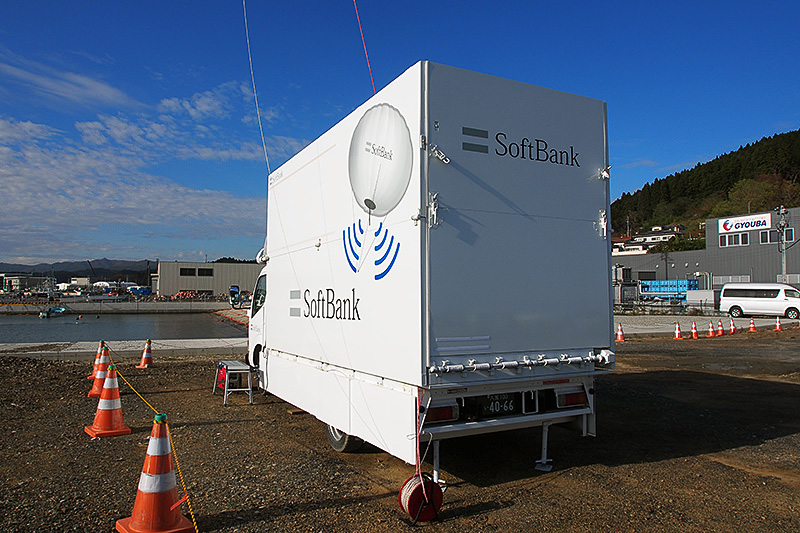 格納部分は展開時の風除けとして機能する構造。迅速な設営に向けて、ヘリウムを格納可能なレベルまで充填して輸送し、到着後に満充填する仕組みもとられる