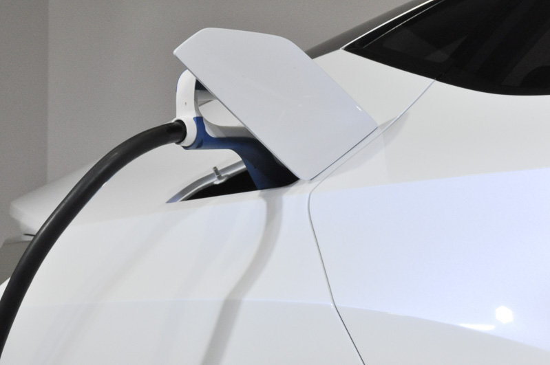 Honda FCV CONCEPTから給電され、外部へACを出力可能