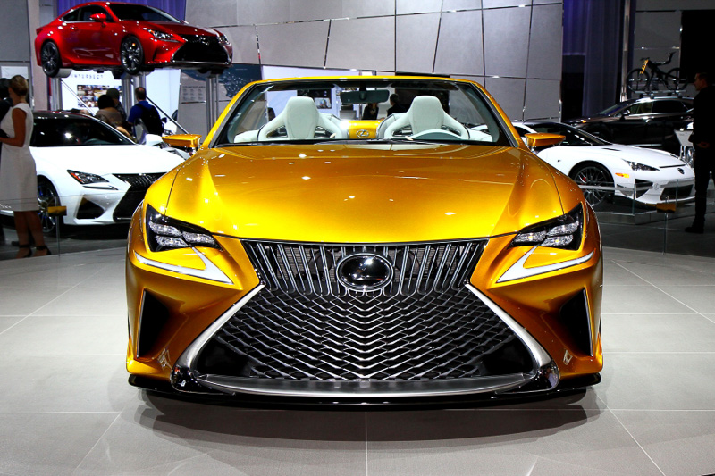 最新のメッシュ形状のスピンドルグリルを採用するLF-C2