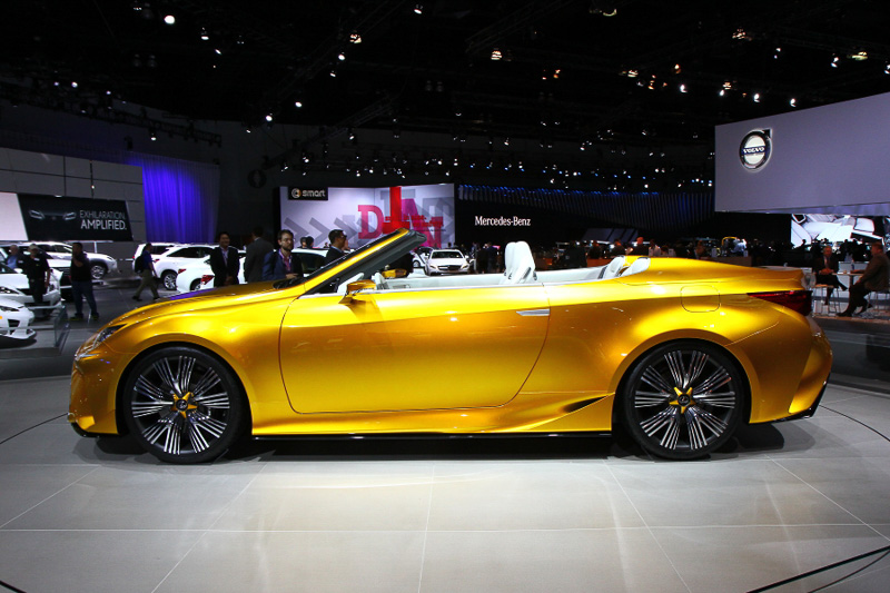 5本スポークをベースとした独創的なデザインのホイール。サイズは20インチ