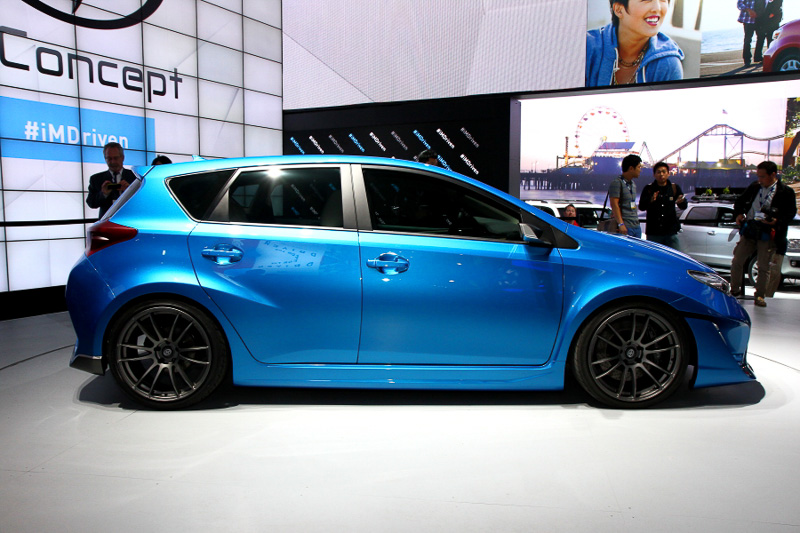 各種のエアロパーツを装着