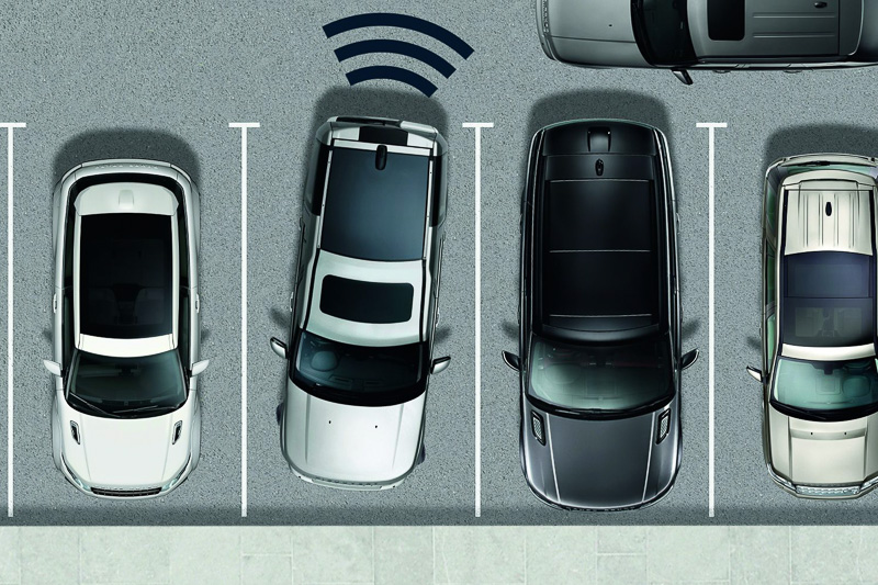 駐車スペースからの後退発進などで安全性を高める「リバース・トラフィック・ディテクション」