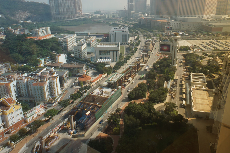 LRTと呼ばれるマカオの新交通システムは現在建設中で、2017年の完成が予定されている