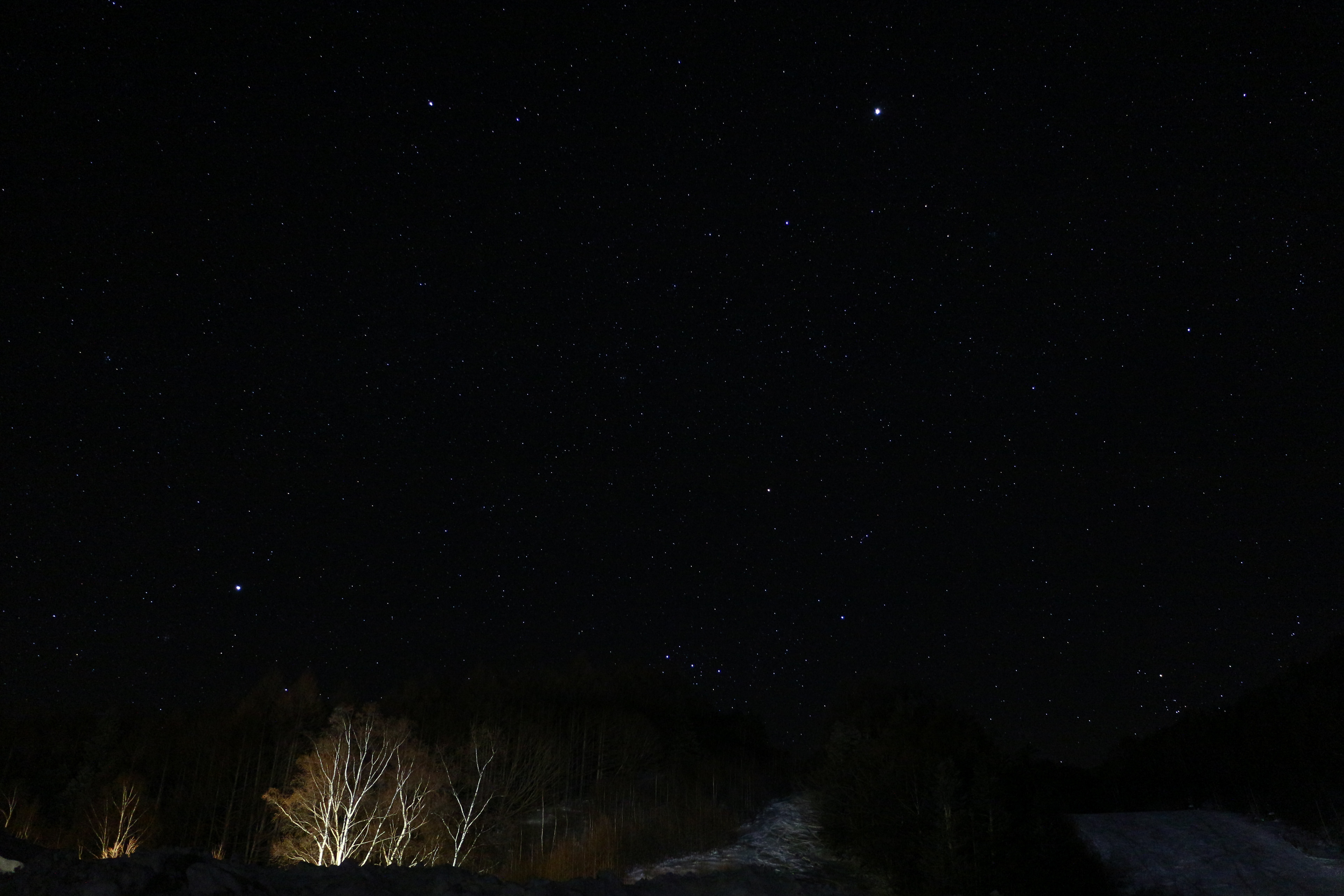 なんという美しい星空だろう。極寒かつ無風の長野の夜を堪能。……が、雪は降らない（涙