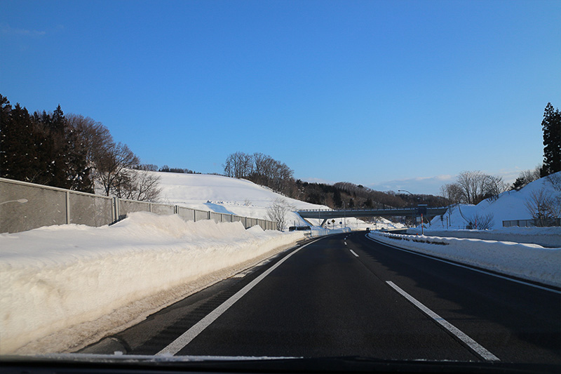 雲一つない快晴、完璧な除雪、ドライな路面……大変ありがたいことなのだが、ちょっと残念（苦笑）